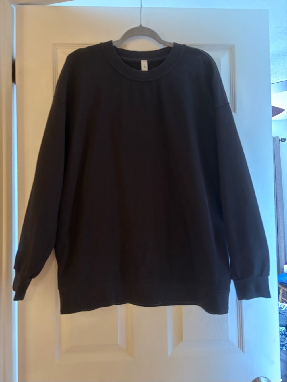 Lululemon Woman’s oversized crewneck